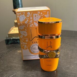 Lattafa Yara Bright Orange Eau de Parfum